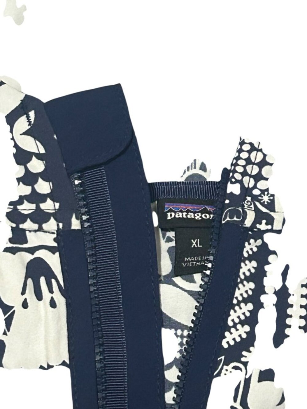Patagonia Boys’ Black & White Print Hooded Jacket - Picture 5 of 5